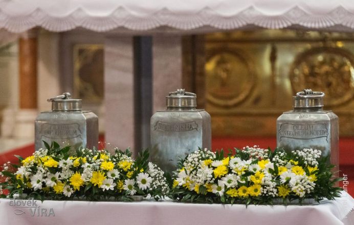 image:Image 70/source/orig/69988_53074_0_210401-missa-chrismatis-12.jpg