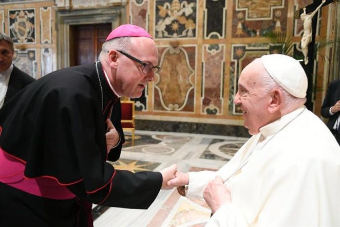 image:Image 71/source/orig/70117_53214_0_standa-papez.jpg