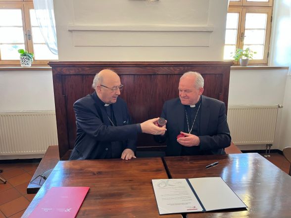 71/source/orig/70476_whatsapp-image-2025-04-28-at-18-10-15.jpeg image:Image 71/source/orig/70476_whatsapp-image-2025-04-28-at-18-10-15.jpeg