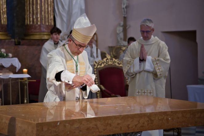 image:Image 71/source/orig/70578_zehnani-oltare-ve-fulneku-7-scaled.jpg