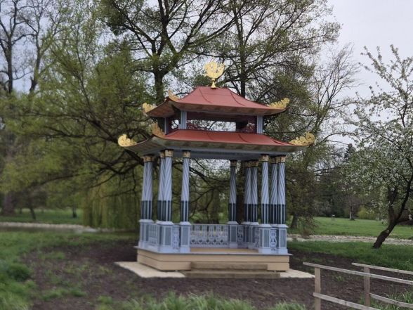 image:Image 71/source/orig/70959_54147_0_cinsky-pavilon.jpg