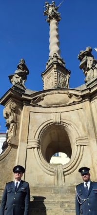 image:Image 72/source/orig/71023_54162_0_olomouc-mariansky-sloup-straz.jpg