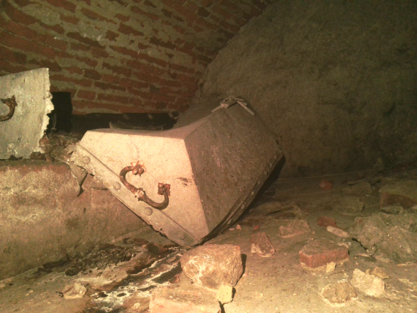 image:Image 72/source/orig/71568_55125_0_250521-katedrala-krypta-rakev-1.png