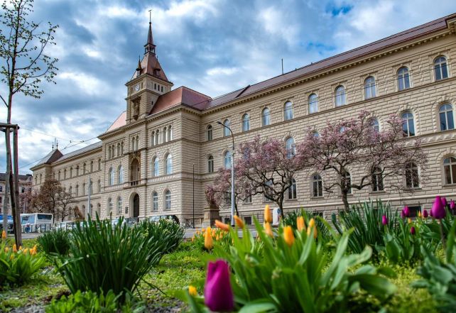 image:Image 72/source/orig/71700_55184_0_olomouc-soud.jpg