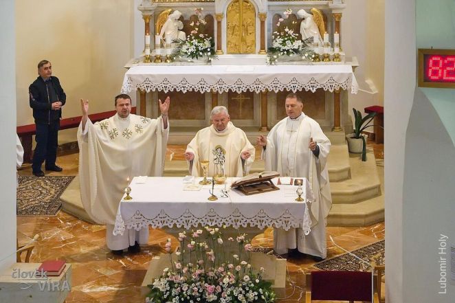 image:Image 73/source/orig/72069_55581_0_250530-antoninek-vyroci-sveceni-oltare-5.jpg