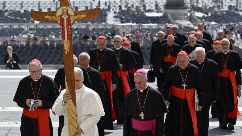 image:Image 73/source/orig/72612_papez-lev-xiv-se-zamestnanci-rimske-kurie.jpg