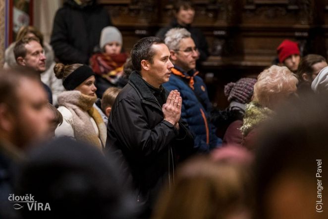 image:Image 74/source/orig/73021_56792_0_231223-mse-za-obeti-strelby-ffuk-08.jpg