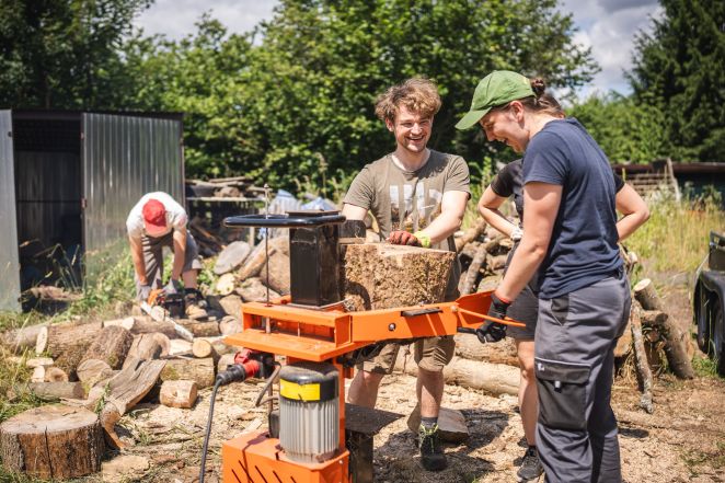 74/source/orig/73390_summerjob-2025-d.jpg image:Image 74/source/orig/73390_summerjob-2025-d.jpg