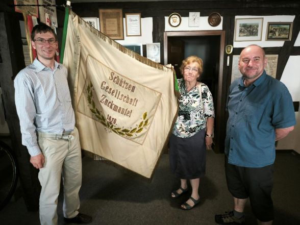 image:Image 74/source/orig/73617_57640_0_jednani-v-muzeu-rodaku-ze-zlatych-hor-zuckmantel-v-bietigheim-bissingen-ctvrtek.jpg