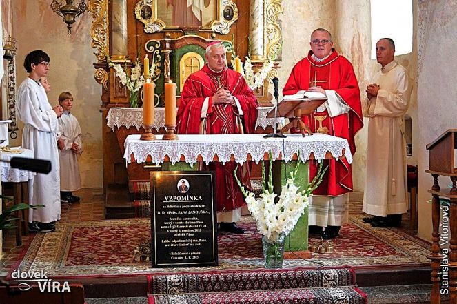 image:Image 75/source/orig/74169_58245_0_ckyne_pout25_w05.jpg