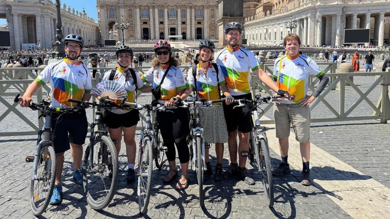 image:Image 75/source/orig/74482_cyklopoutnici-dojeli-az-k-papezi.jpeg