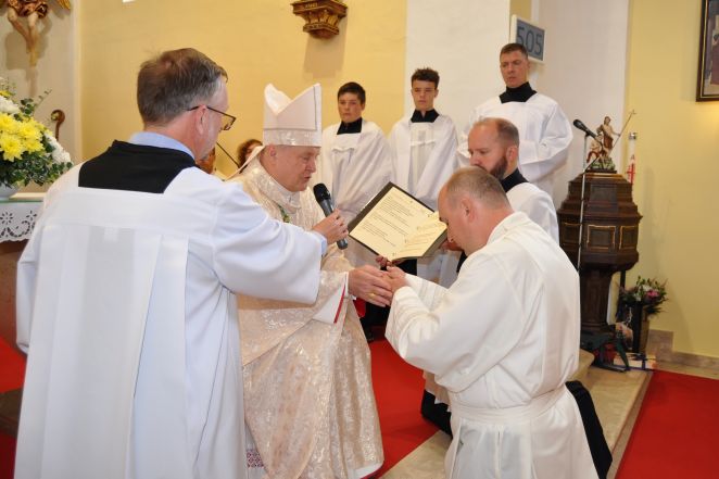 image:Image 76/source/orig/75617_1000034984.jpg