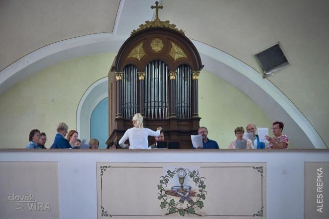 image:Image 76/source/orig/75971_60217_0_250907-bludov-kostelicek-varhany-08.jpg