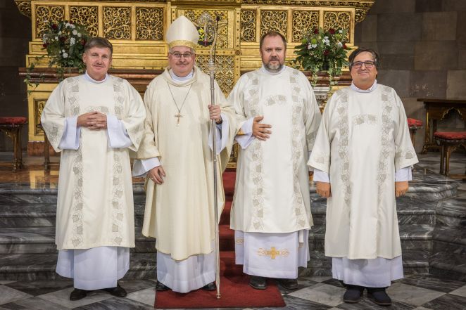 image:Image 77/source/orig/76304_2025-09-19-vis-vs12409.jpg