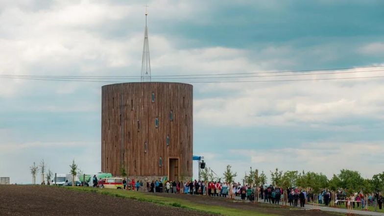 image:Image 78/source/orig/77071_61269_0_kaple-v-nesvacilce.jpg