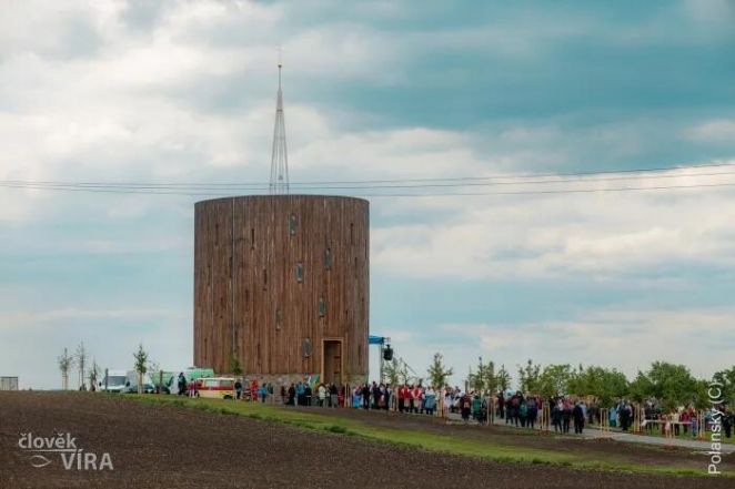 image:Image 78/source/orig/77667_61954_0_nesvacilka_clovek-a-vira.jpg