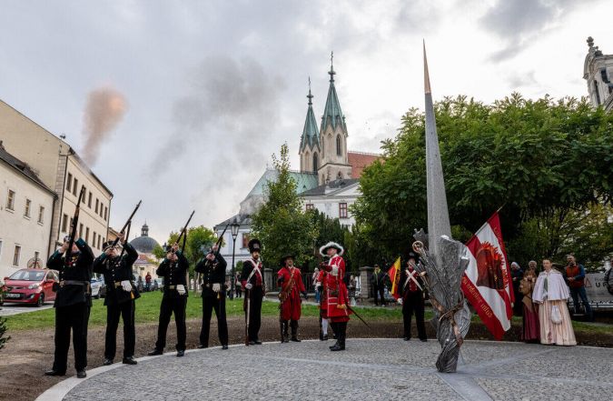 image:Image 78/source/orig/77683_62114_0_251022-pamatnik-kromeriz-lichtenstein.jpeg