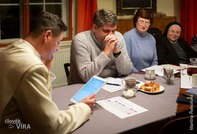 image:Image 8/source/orig/7562_synoda_01.jpg