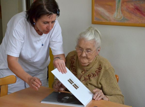 image:Image 8/source/orig/7983_Život_s_demencí_Charitní_dům_sv__Alžběty_2.jpg