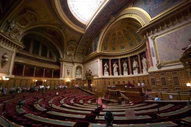 image:Image 82/source/orig/81801_l-hemicycle-du-senat-francais-en-septembre-2009.jpg
