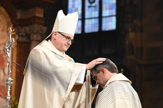 image:Image 82/source/orig/81830_66412_0_2026_bischofsweihe_grunwidl_236_von_334.jpg