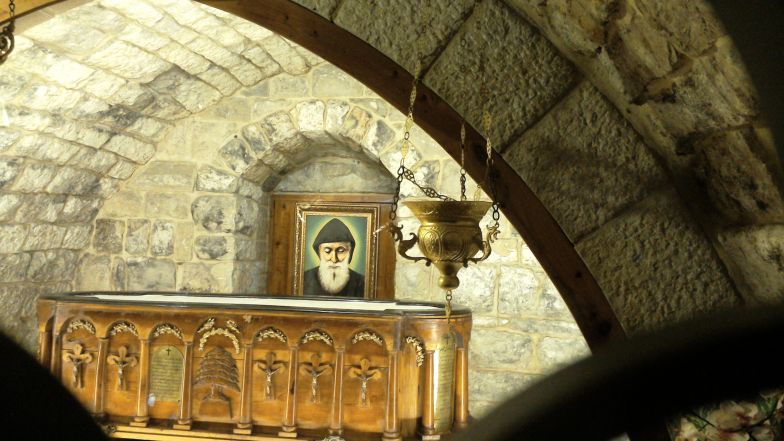 image:Image 82/source/orig/81923_charbel-makhlouf-grave.JPG