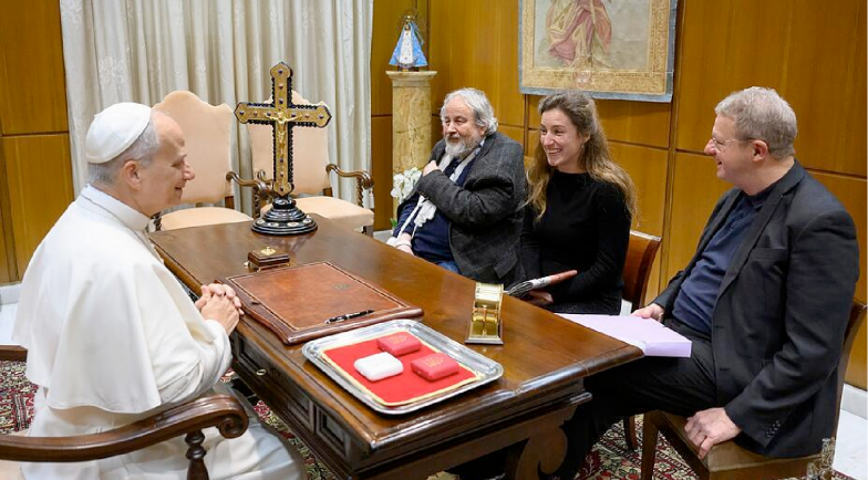 image:Image 83/source/orig/82002_el-papa-recibio-a-tres-figuras-catolicas-alemanas-en-un-encuentro-privado-de-20-minutos-01.png