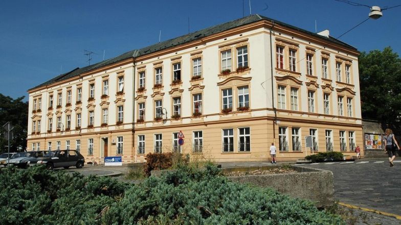 image:Image 83/source/orig/82687_67433_0_skola-ol-budova-002.jpeg