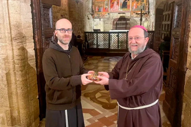 image:Image 84/source/orig/83057_piedra-del-altar-de-la-porciuncula-vicariato-apostolico-de-arabia-meridional-220226-1771776503-jpg.png