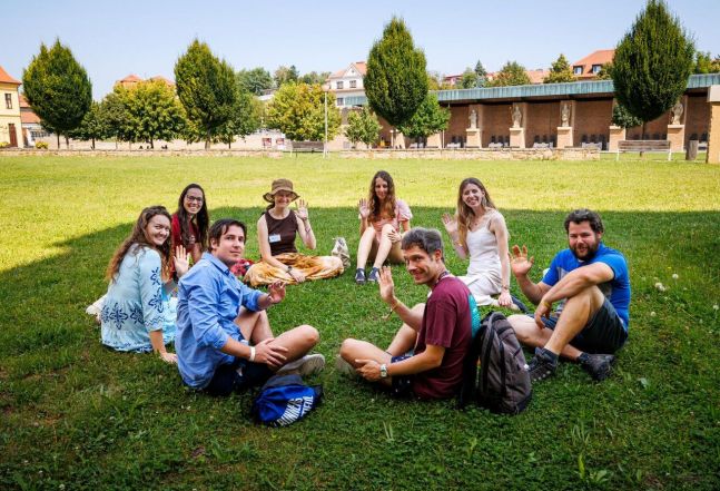 image:Image 84/source/orig/83342_68088_0_250818-absolventsky-velehrad.jpg