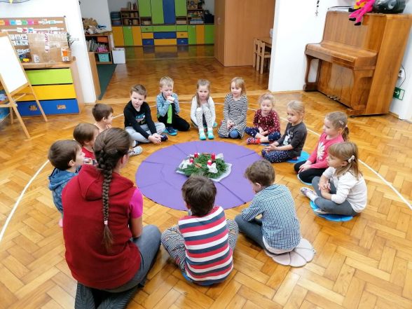 image:Image 84/source/orig/83688_68529_0_201210-ovecka-modlitba-za-arcibiskupa-2.jpg