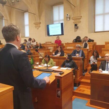 image:Image 85/source/orig/84088_68822_0_260318-rodiny-senat.jpg