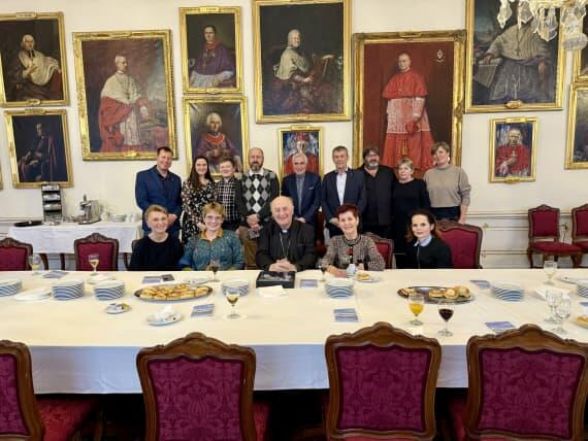 image:Image 85/source/orig/84661_69208_0_ag-rodice1.jpeg