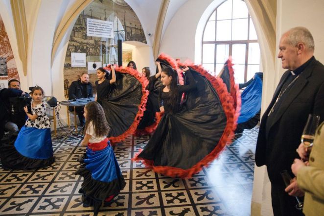 image:Image 85/source/orig/84708_69390_0_260401-paschalia-cteni-bible-24.jpg