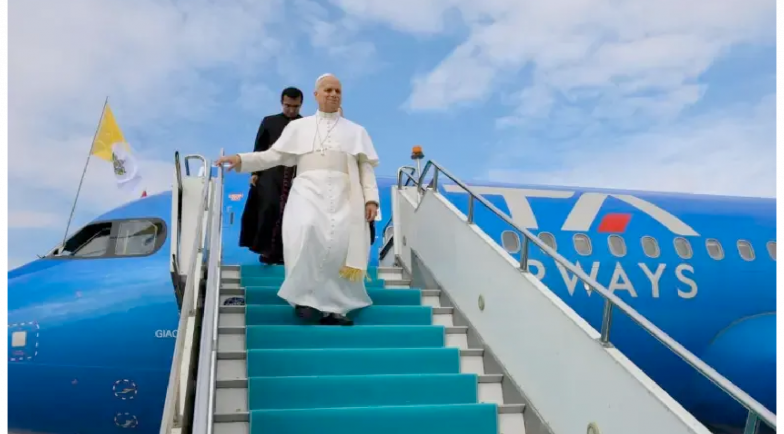 image:Image 86/source/orig/85417_papa-leon-en-su-viaje-a-turquia-01.png