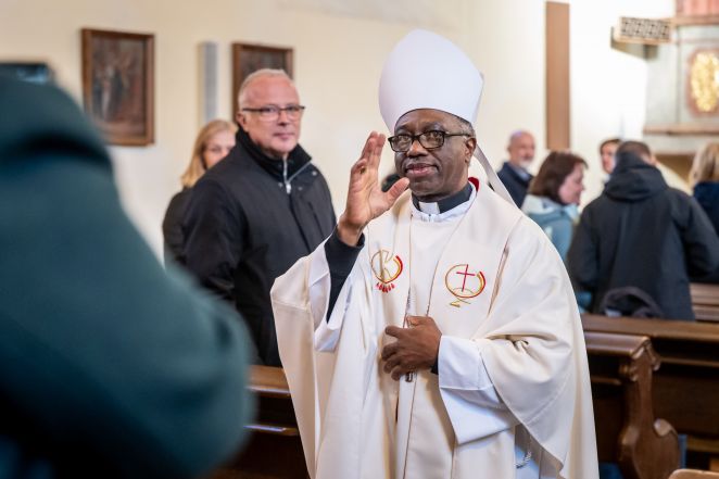 image:Image 86/source/orig/85781_redc.jpg