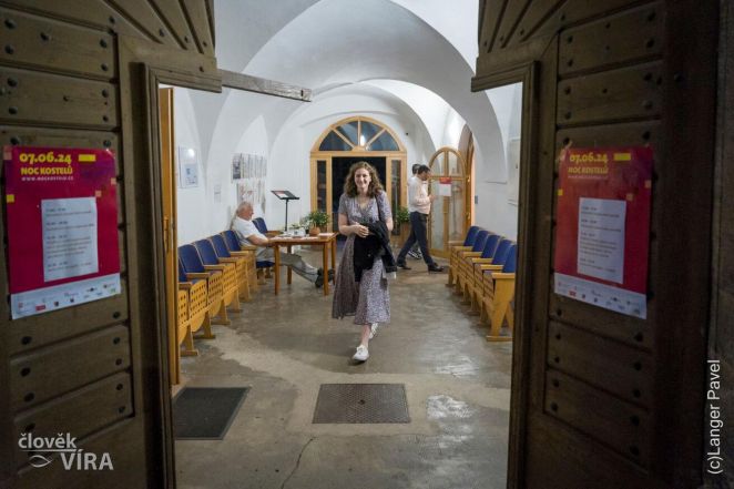 image:Image 87/source/orig/86786_71398_0_260525-noc-kostelu.jpg