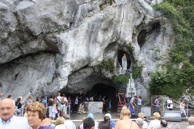 image:Image 9/source/orig/8025_Lourdes_IMG_9318.JPG