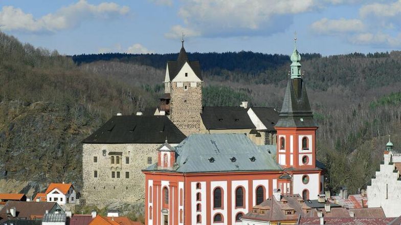 image:Image 9/source/orig/8057_4421_0_loket.jpeg