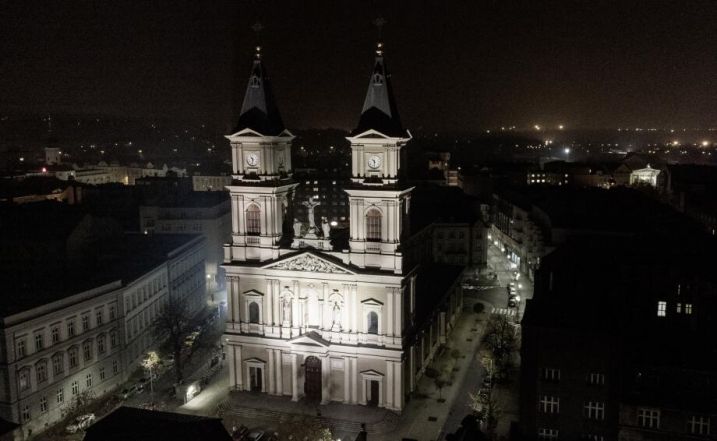 image:Image 9/source/orig/8363_4715_0_katedrala_nocni.jpg