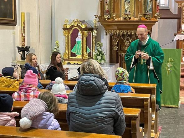 image:Image 9/source/orig/8425_4898_0_220224-ovecka-za-ukrajinu-0-rotated.jpg