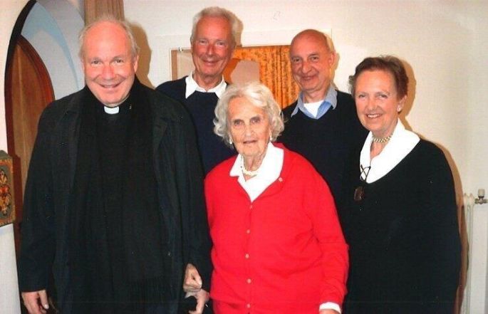 image:Image 9/source/orig/8493_4962_0_eleonore-sch-nborn-im-kreis-ihrer-kinder-ebsek-familie-schoenborn.jpeg