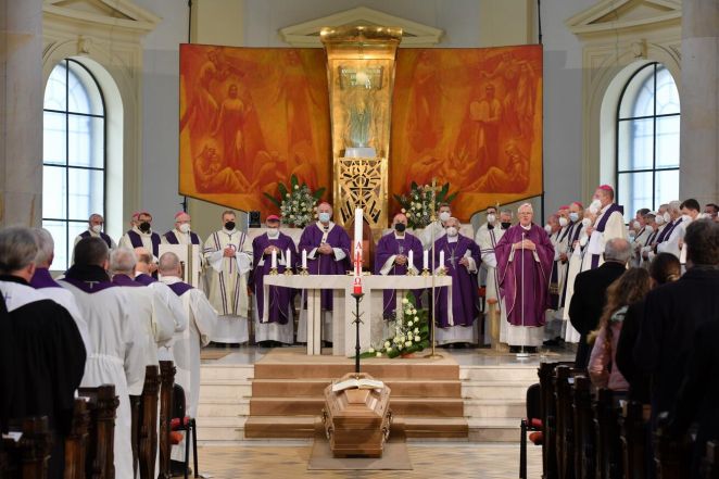 image:Image 9/source/orig/8516_4991_0_pohrebbiskupalobkowicze.jpg