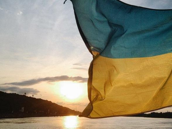 image:Image 9/source/orig/8843_5295_0_ukrainian-flag_cropped.jpg