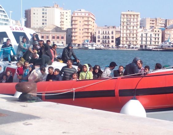 image:Image 91/source/orig/90040_sbarco-migranti-a-trapani.jpg