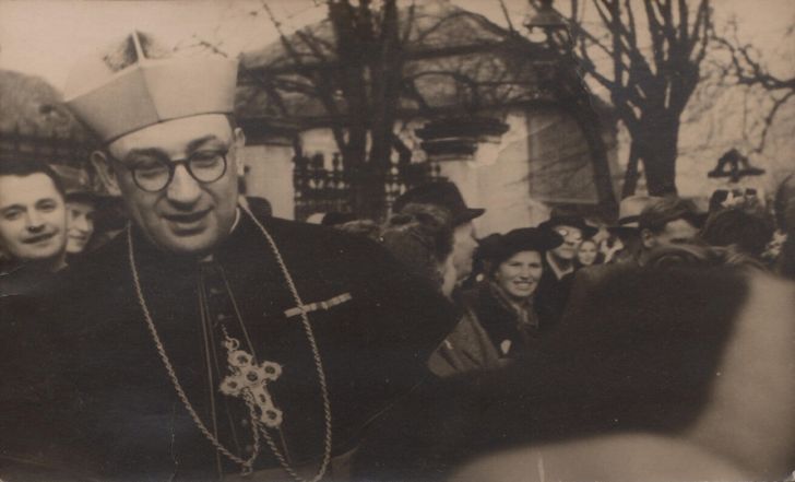 image:Image 91/source/orig/90816_74460_0_trochta_1947___pred_proboststvi_snad_po_itronizaci.jpg