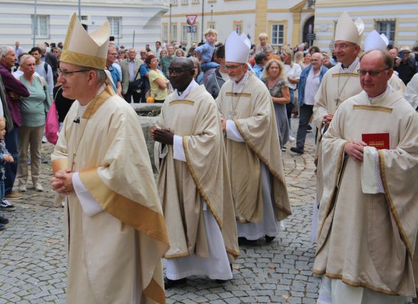 image:Image 93/source/orig/92981_76322_0_amtseinfuehrung_einzug4.jpg